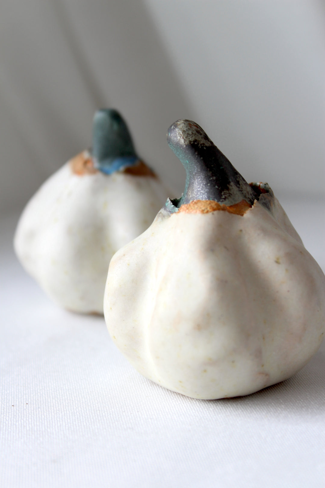 Hanne Busch - Ceramic ornamental garlic, 2 pcs.