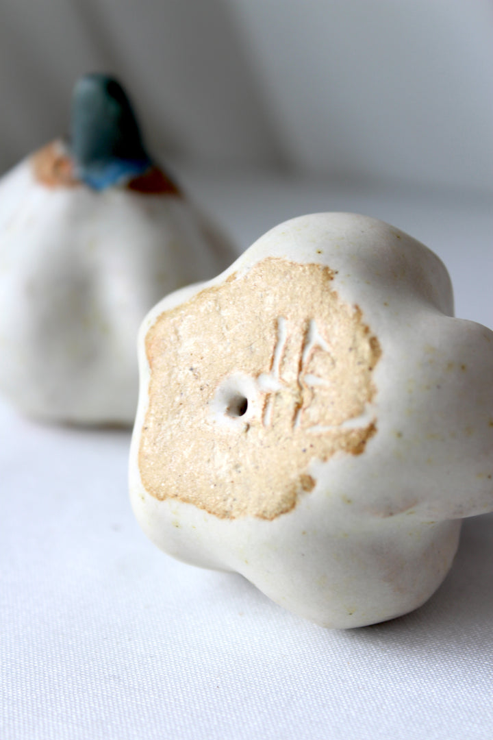 Hanne Busch - Ceramic ornamental garlic, 2 pcs.
