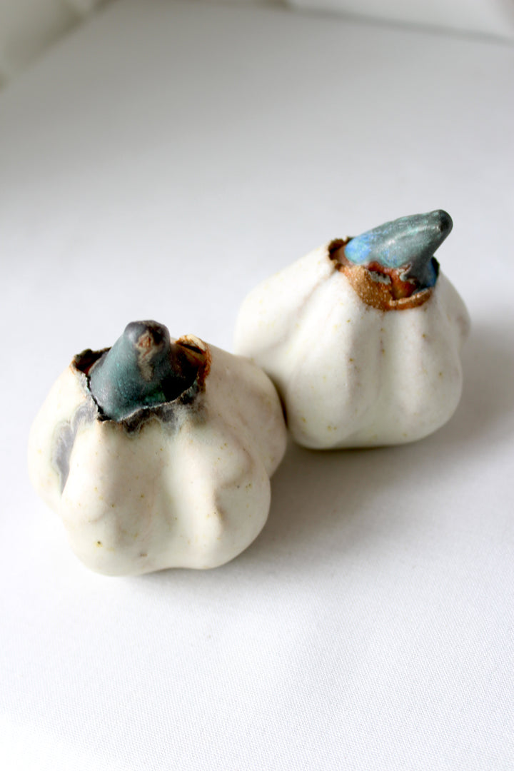 Hanne Busch - Ceramic ornamental garlic, 2 pcs.