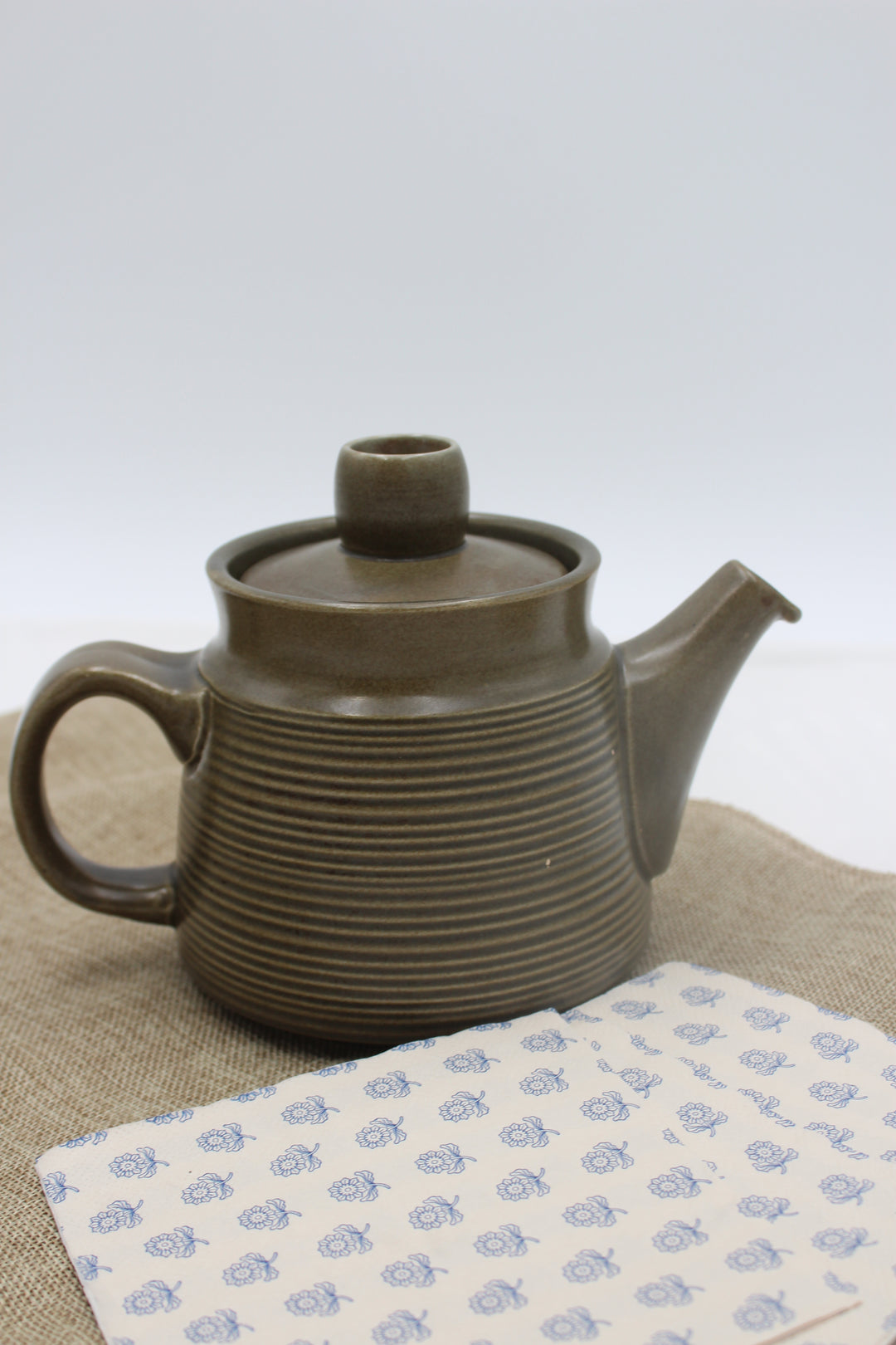 Denby Langley – Teekanne „Sherwood“.