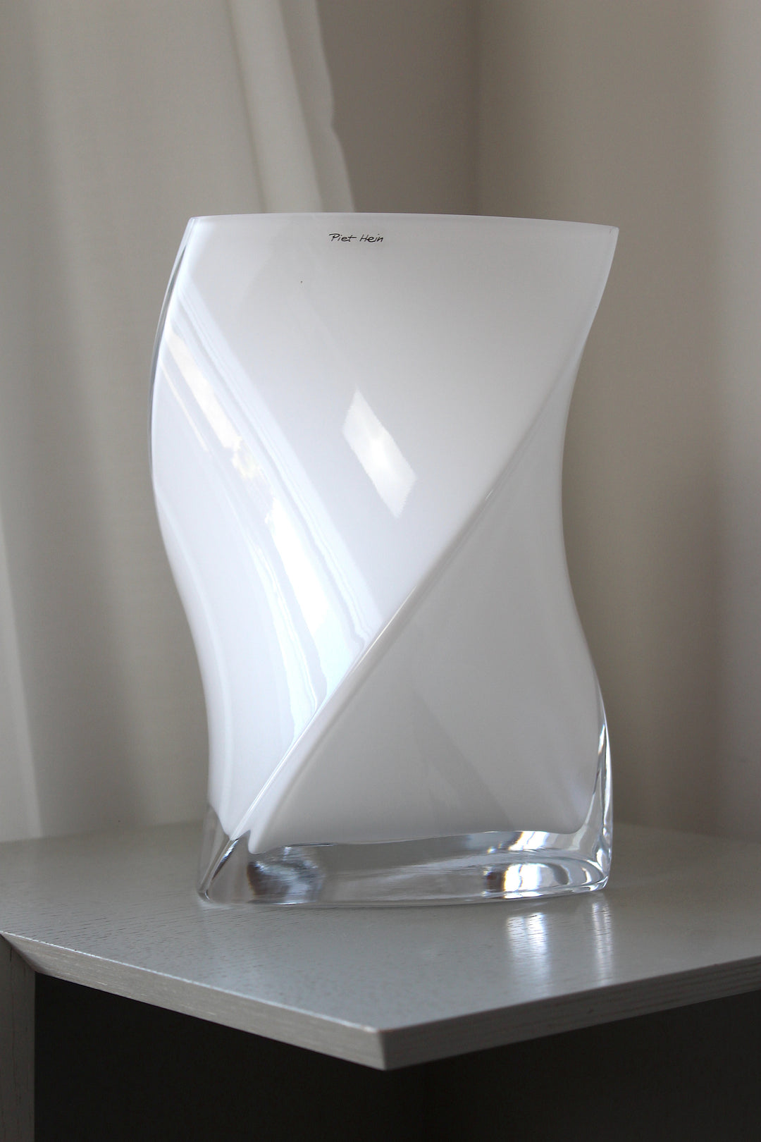 Piet Hein - Twister-Vase, 24 cm. Opal