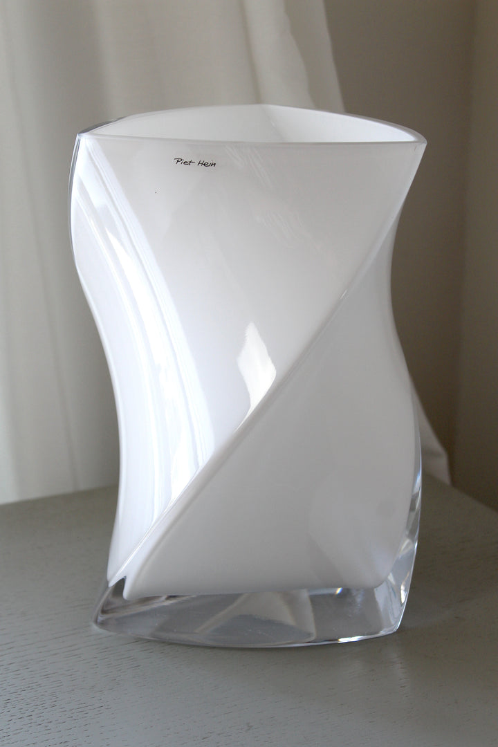 Piet Hein - Twister-Vase, 24 cm. Opal