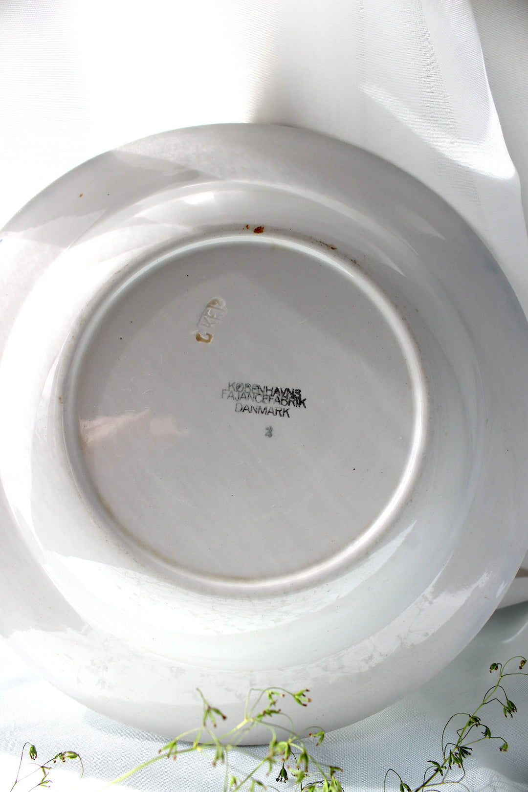 Aluminia – Tiefer Teller „Sterling Grape“.