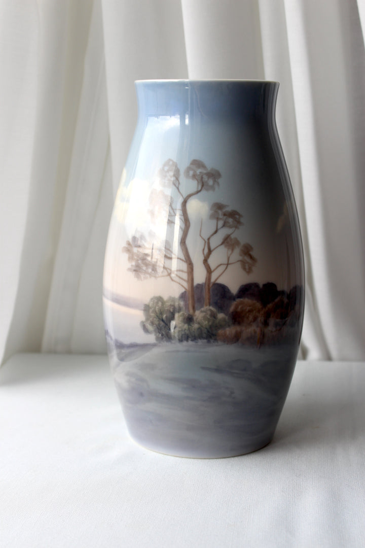 Bing & Grøndahl – Vase „Naturmotiv“.
