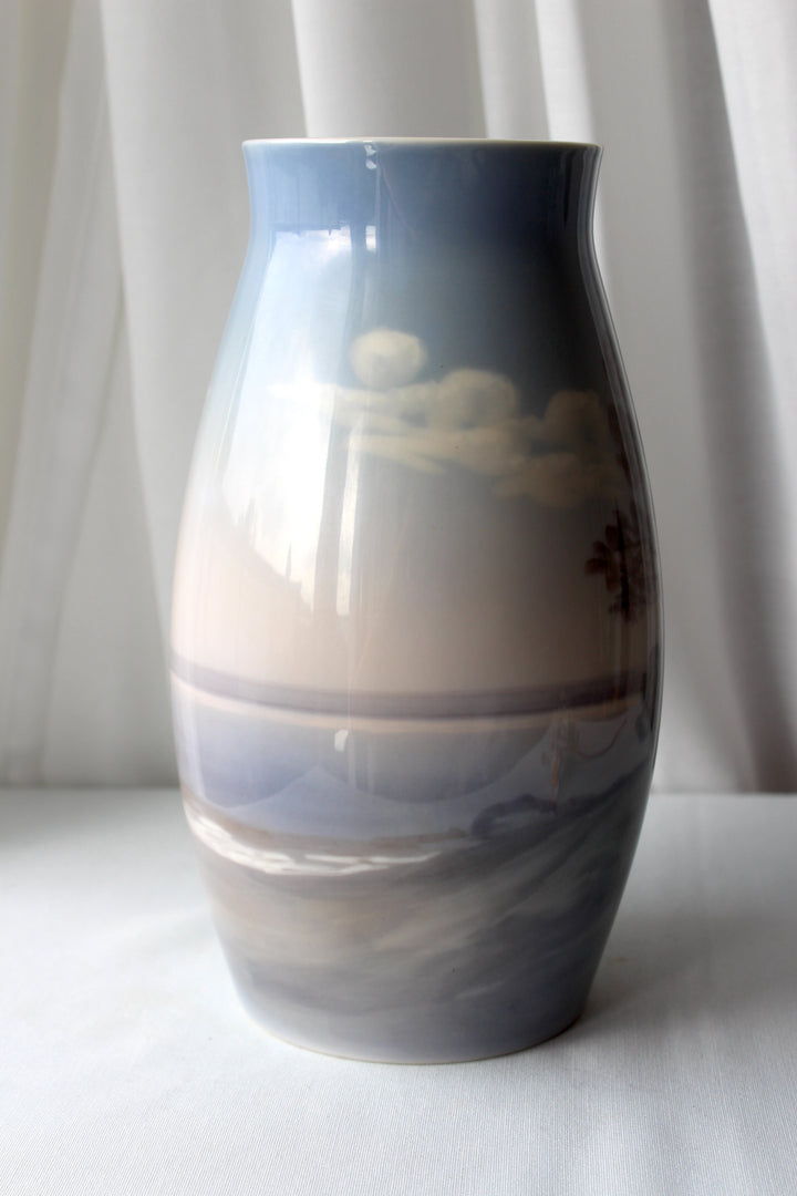 Bing & Grøndahl – Vase „Naturmotiv“.