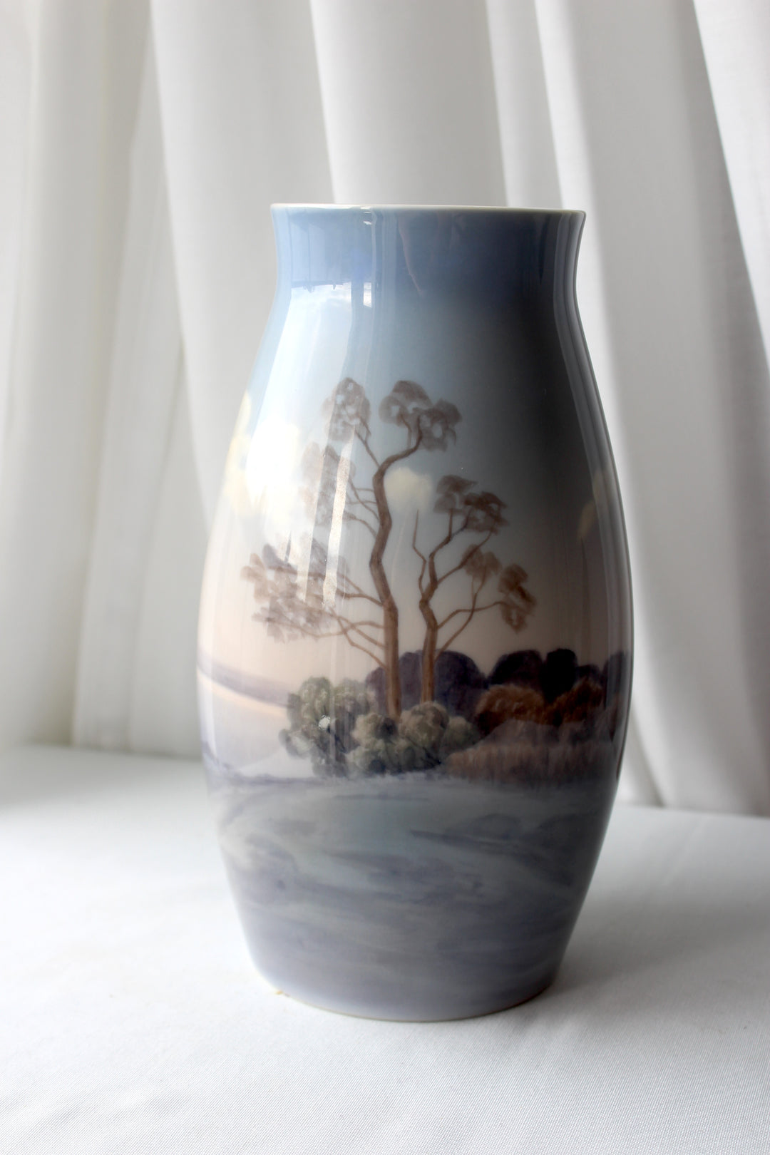 Bing & Grøndahl – Vase „Naturmotiv“.