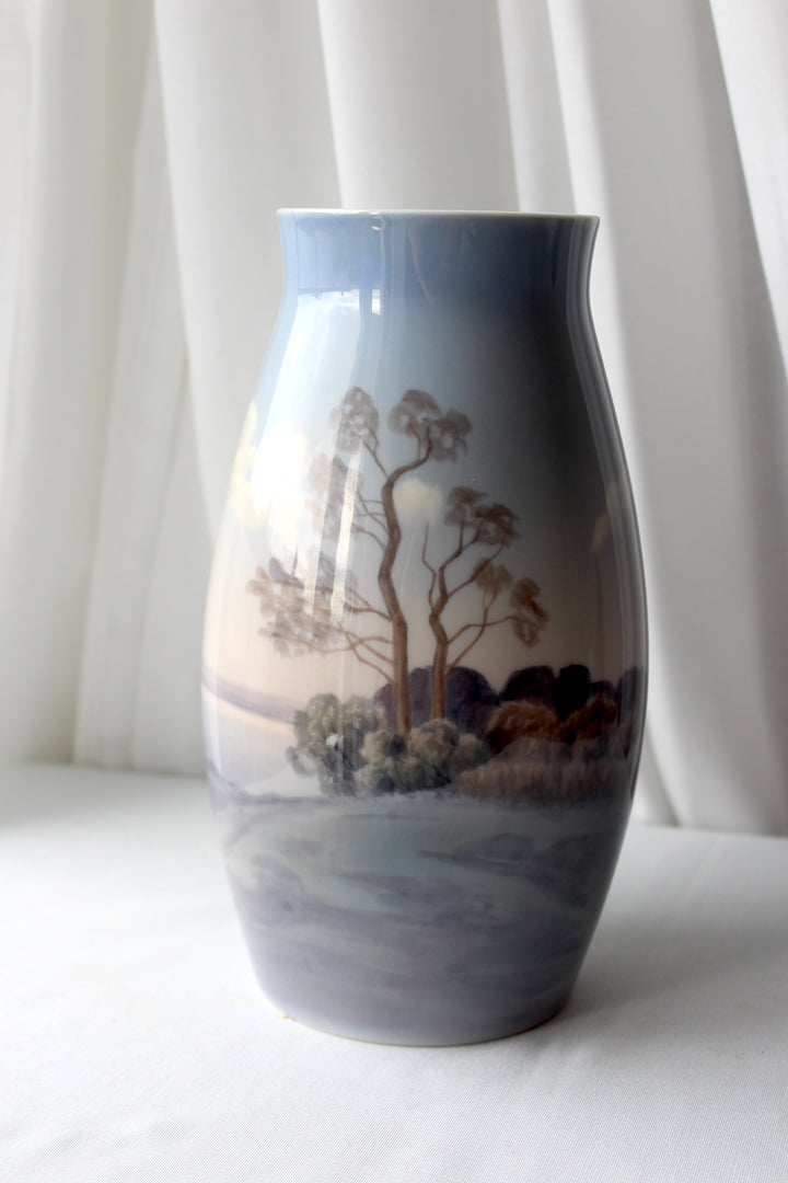 Bing & Grøndahl – Vase „Naturmotiv“.