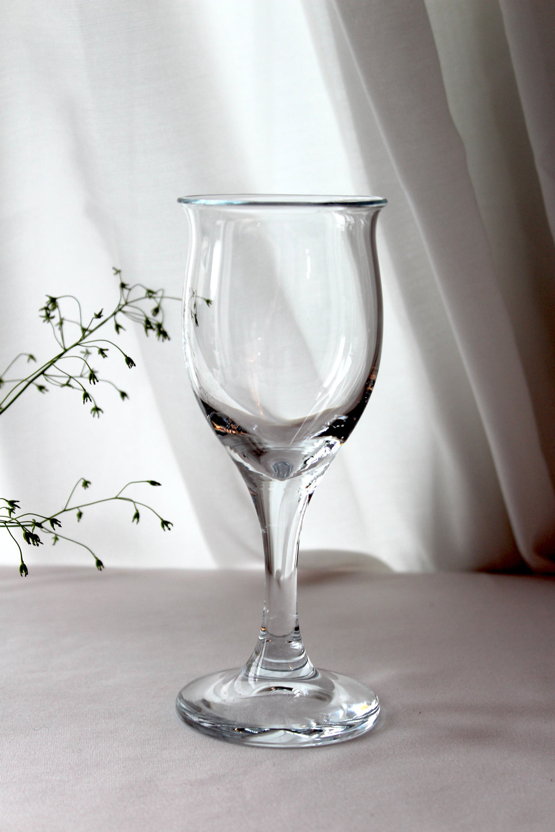 Holmegaard - „Ideelle“ Weißweingläser, klares Glas