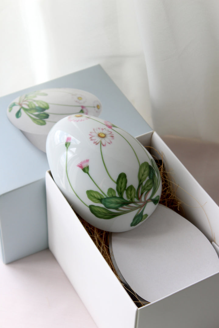 Royal Copenhagen - Oster-Bonbonniere „Daisy“.
