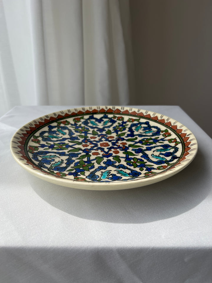 Tyrkisk keramiktallerken i Iznik-stil