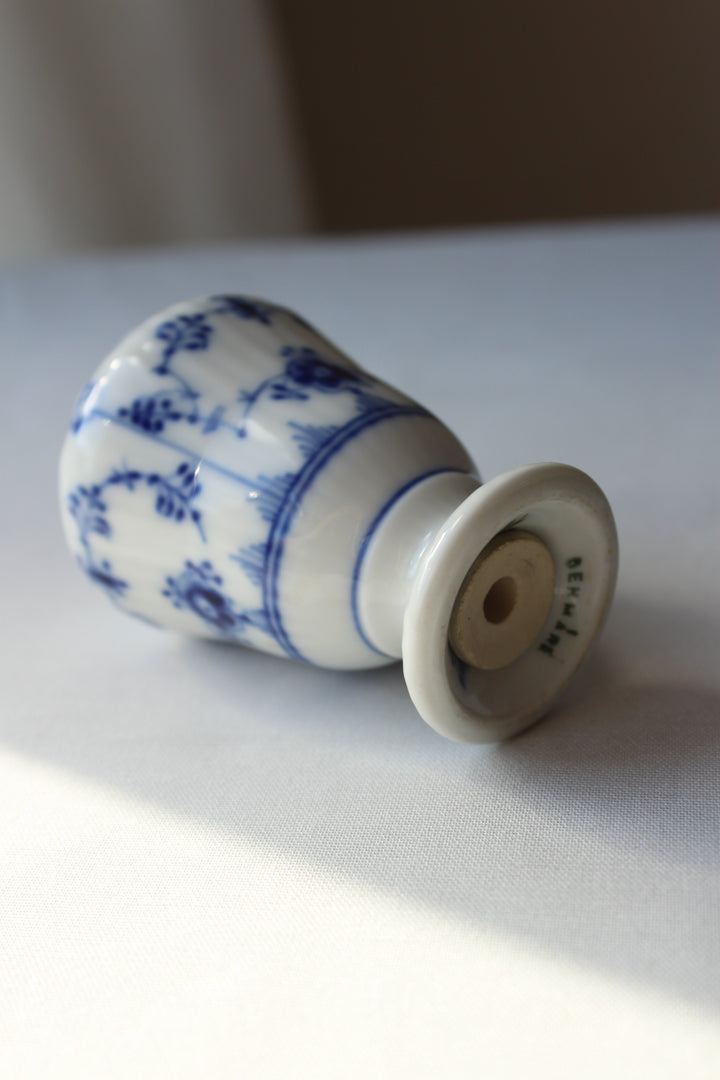 Royal Copenhagen - 'Muselmalet Riflet' saltbøsse