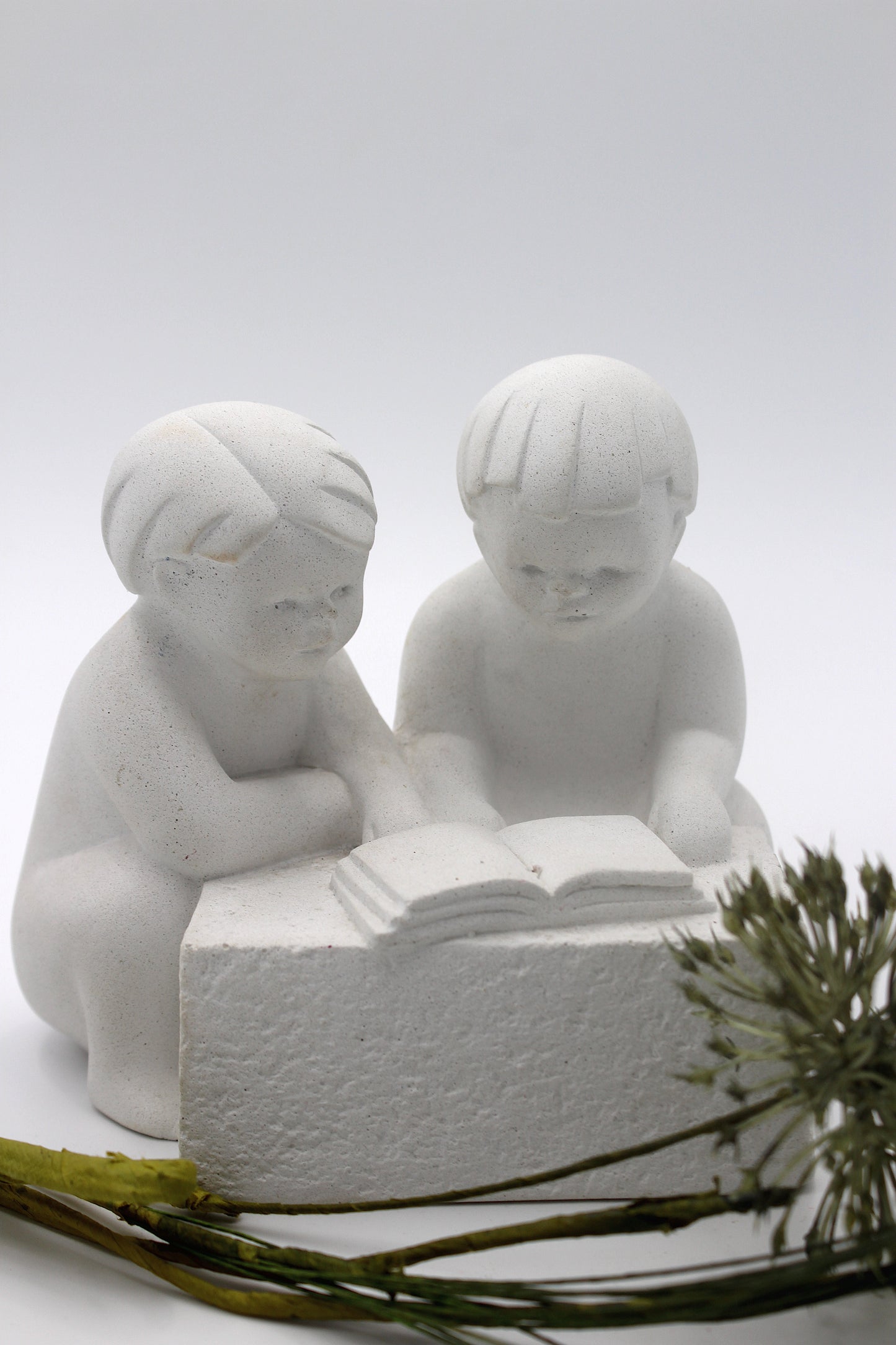 Marbell - Sandstone figure, Children reading