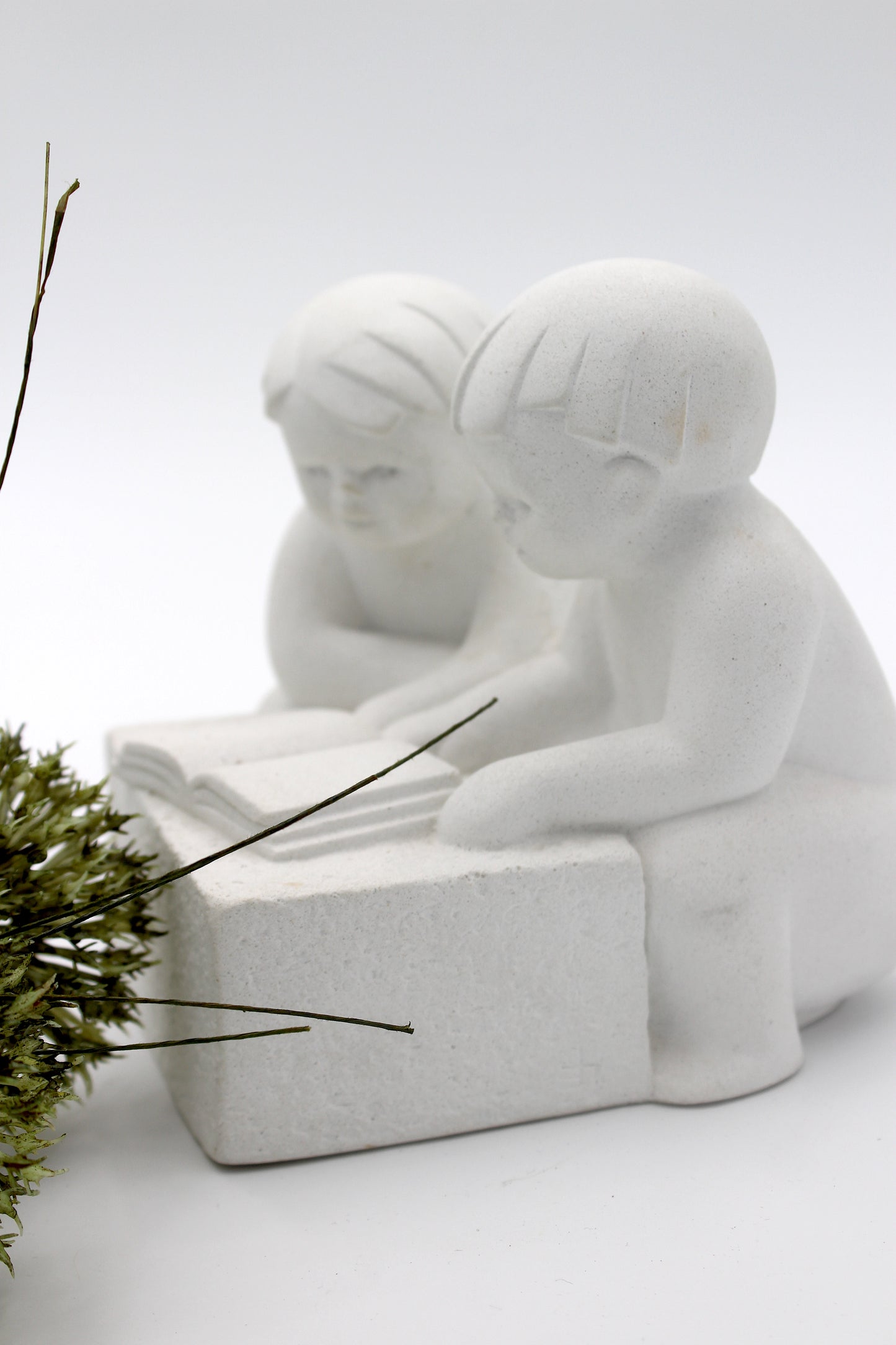 Marbell - Sandstone figure, Children reading