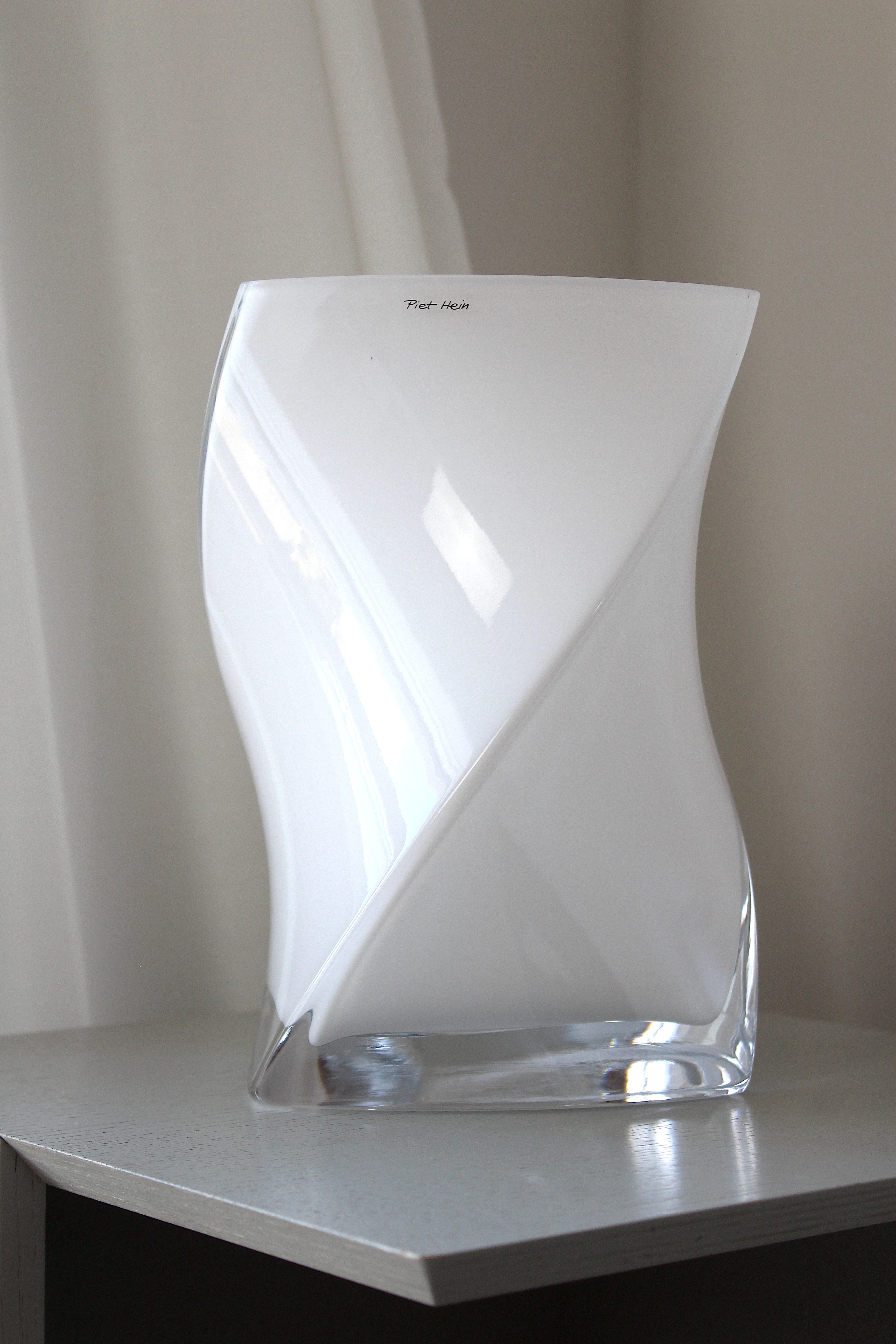 Piet Hein - Twister vase, 24 cm. Opal