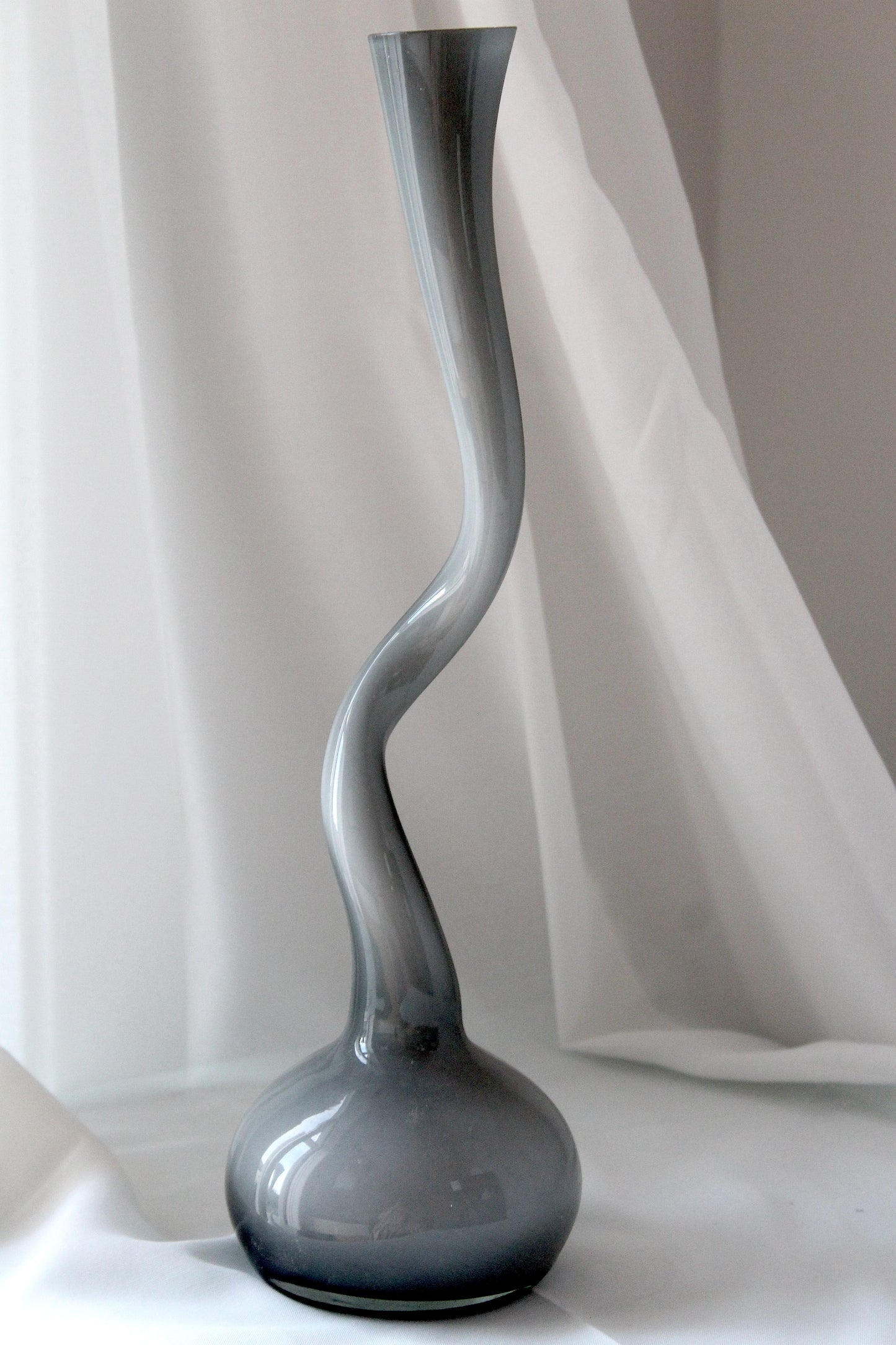 Normann - SWING vase, grå, 40 cm.