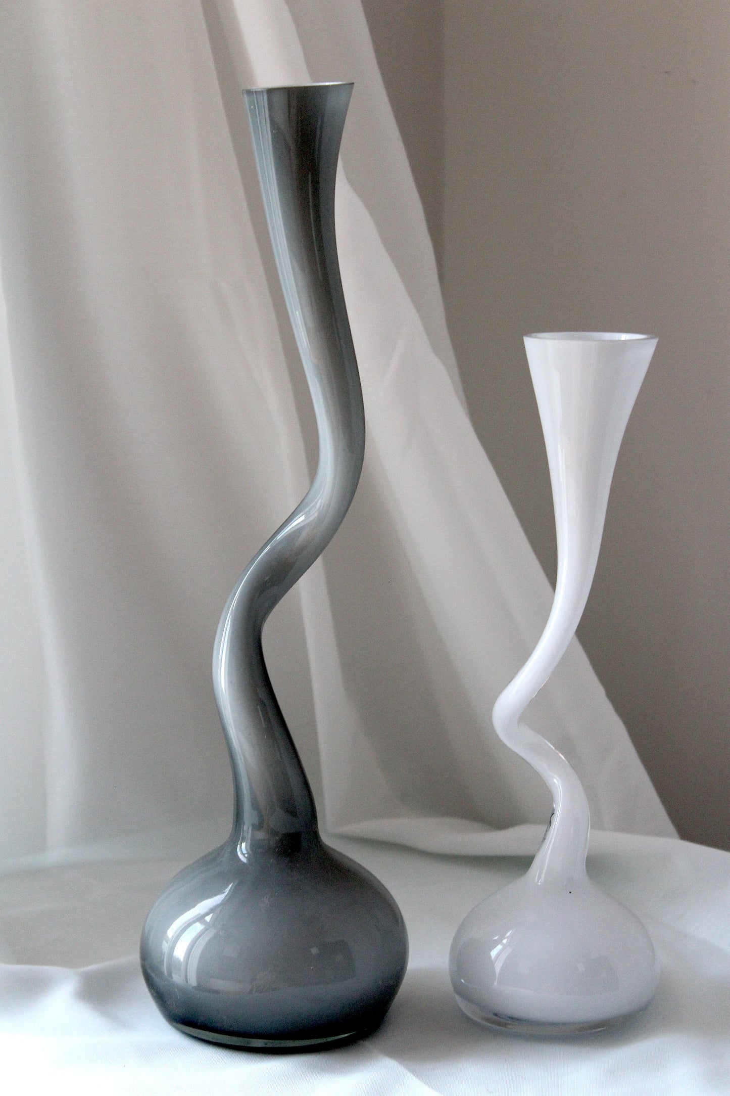 Normann - SWING vase, grå, 40 cm.