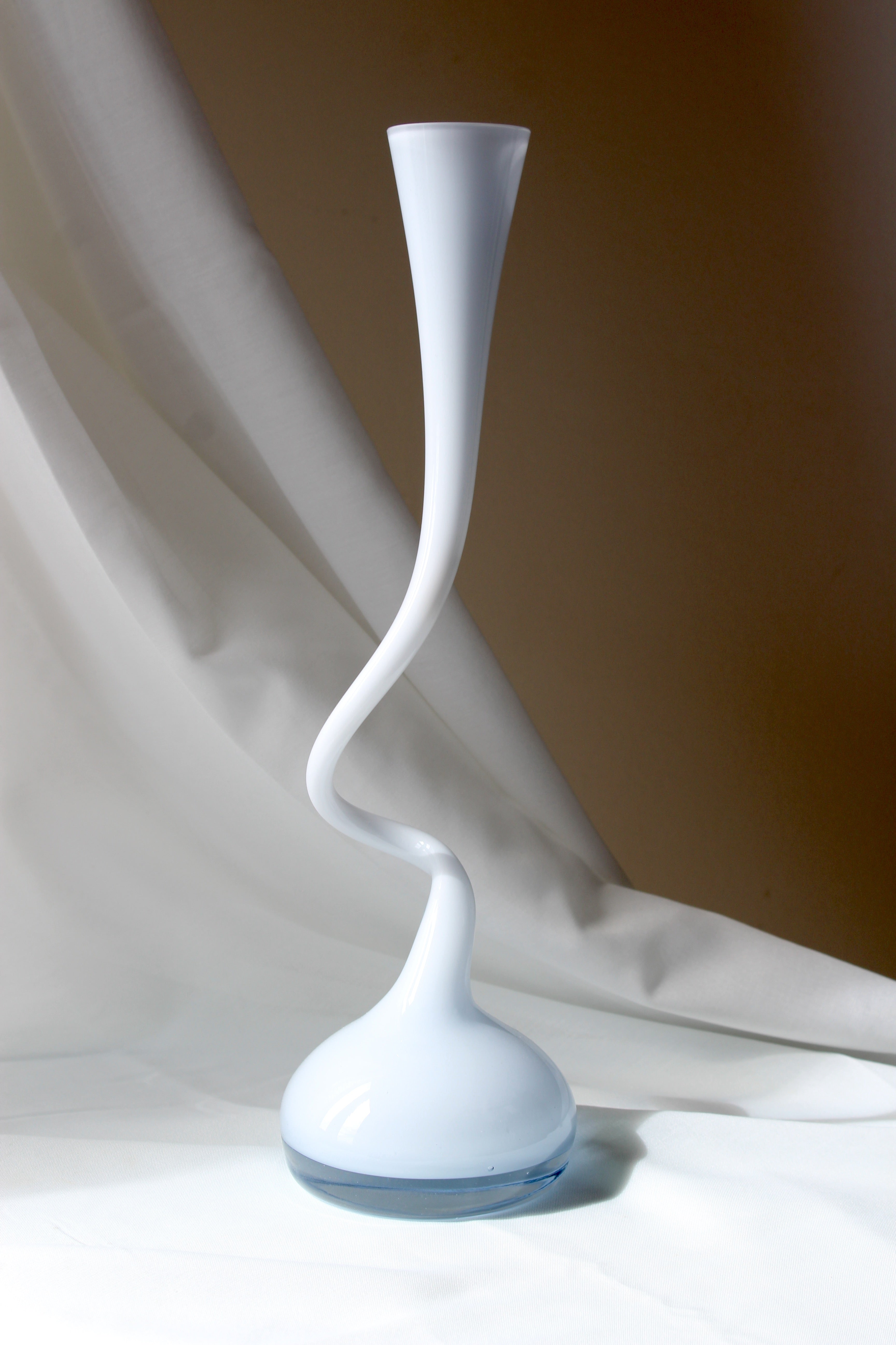 Normann - SWING vase, white – ByMonica