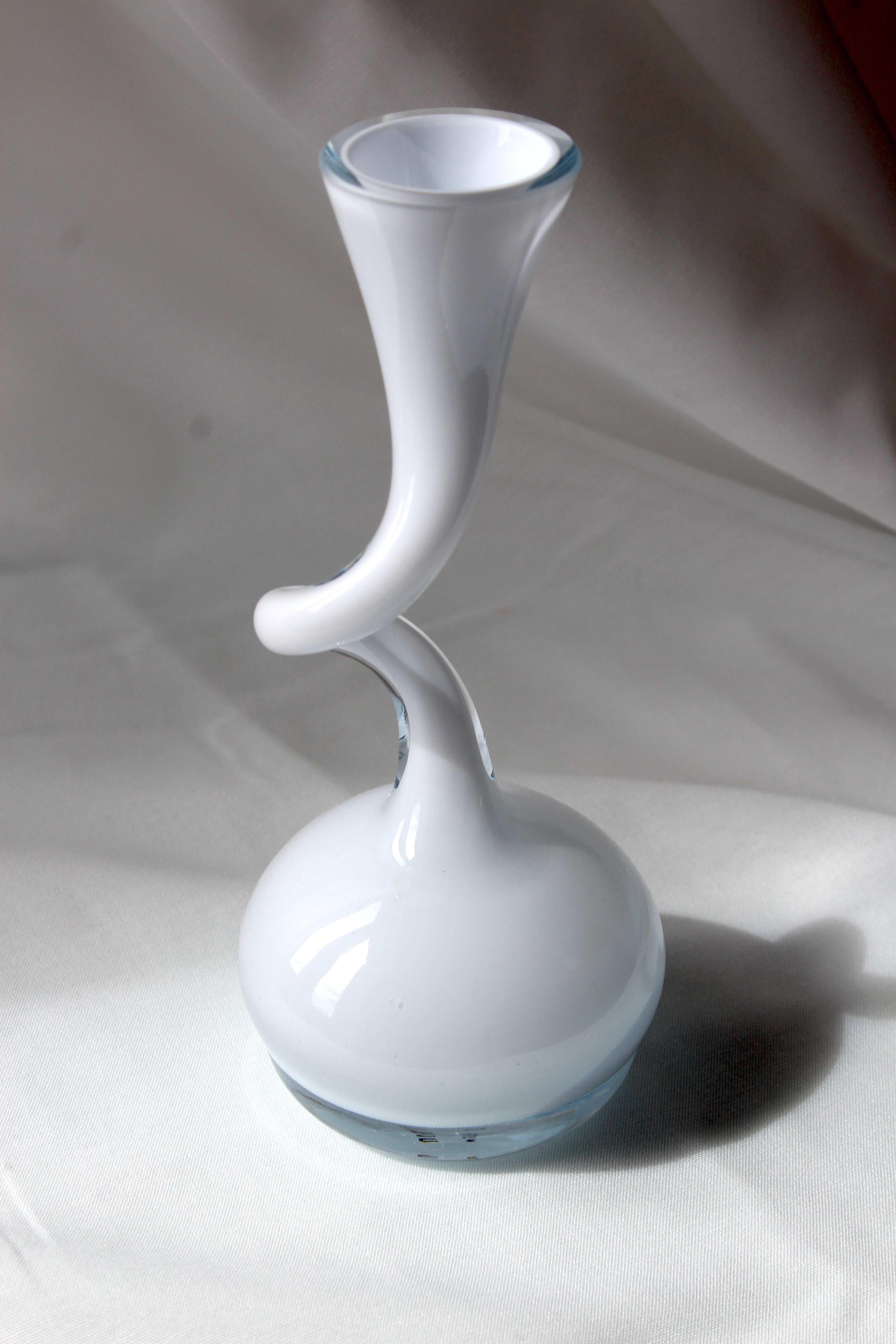 Normann - SWING vase, white – ByMonica