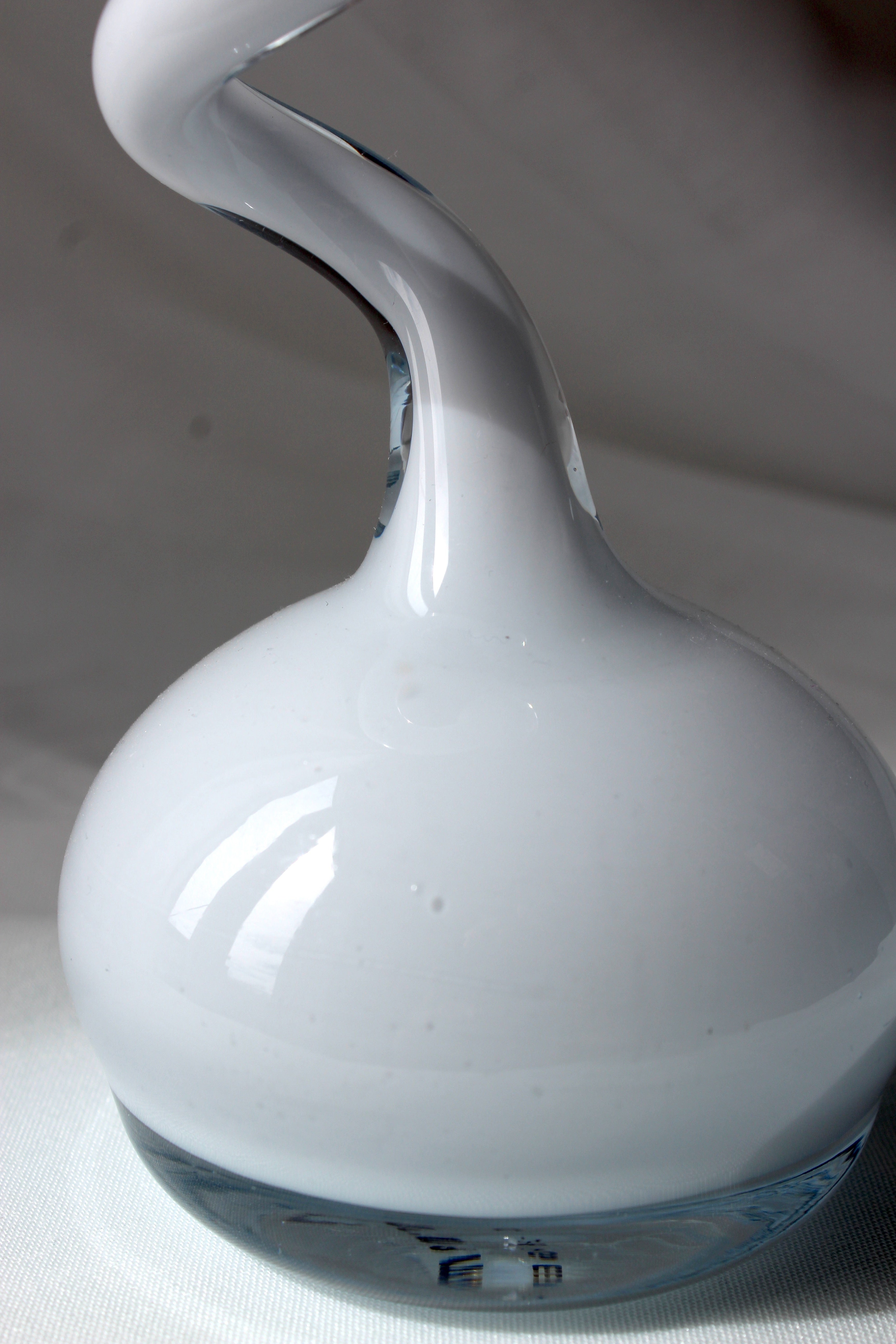 Normann - SWING vase, white – ByMonica