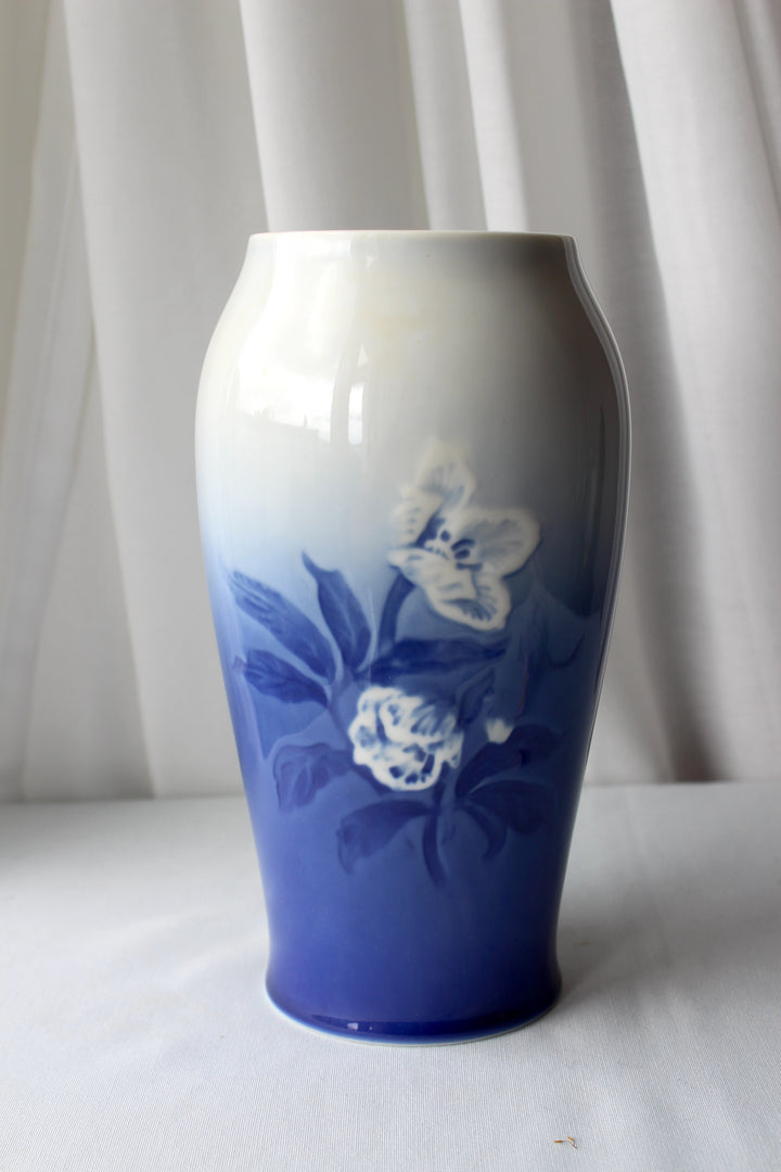 Bing &amp; Grondahl - 'Christmas Rose' Christmas Vase