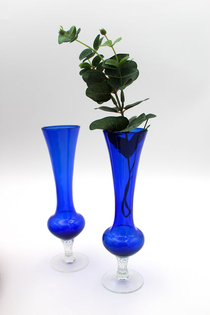 Blå vaser med swirlfod